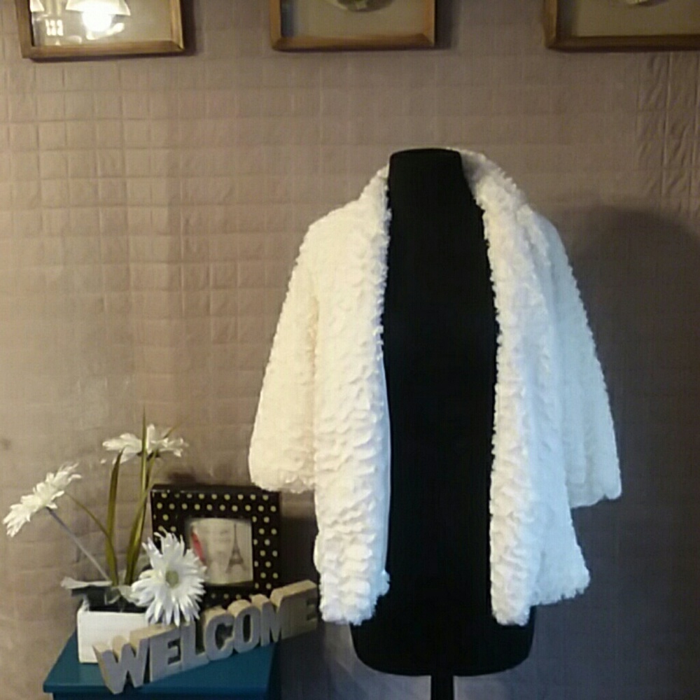 FOREVER 21 Faux Fur* NWOT-FIRM PRICE